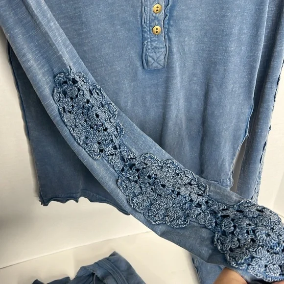NWT Free People Our Song We The Free Henley Long Lace Sleeve Top- Blue - Picture 4 of 5